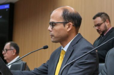 Reunião emergencial para extinguir incêndio